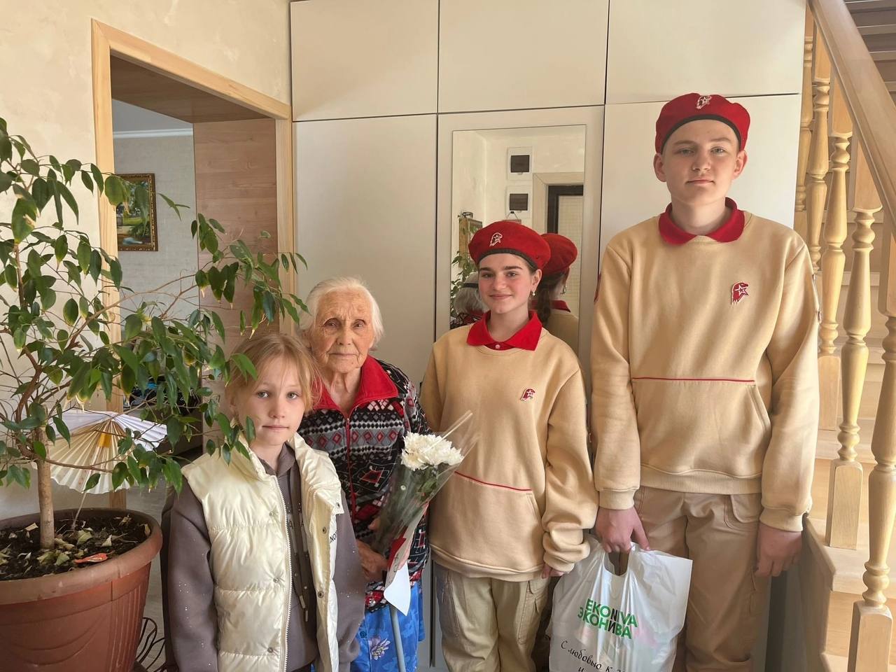 ПОЗДРАВЛЯЕМ ТРУЖЕНИКОВ ТЫЛА С 80-ЛЕТИЕМ ПОБЕДЫ.