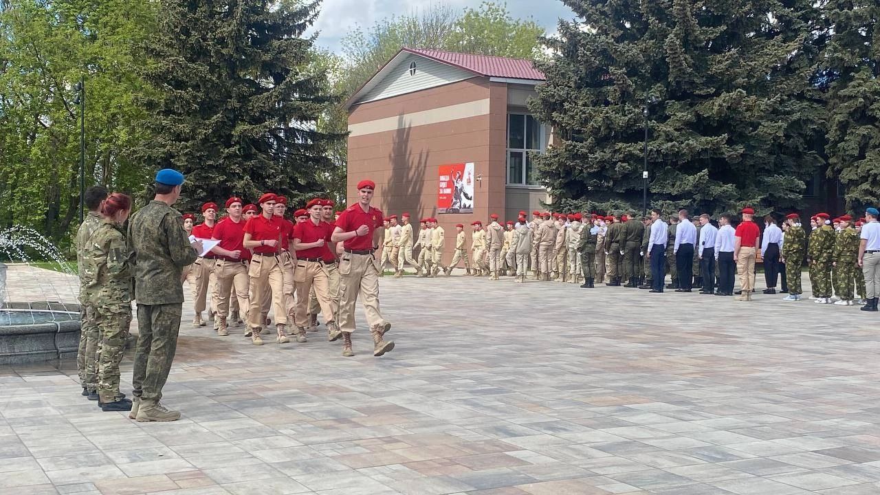 ПАРАД ЮНАРМЕЙСКИХ ОТРЯДОВ.